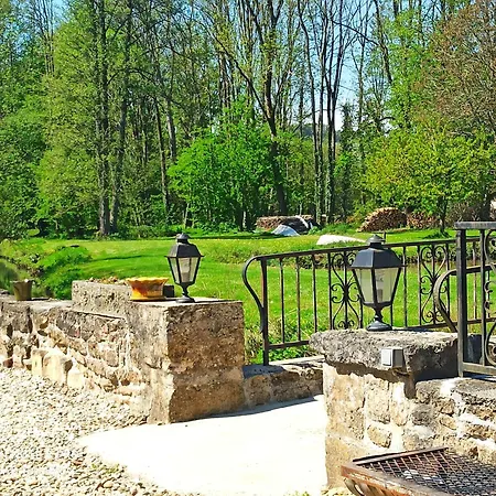 La Clouterie - Face Au Ruisseau Piscine Privee *