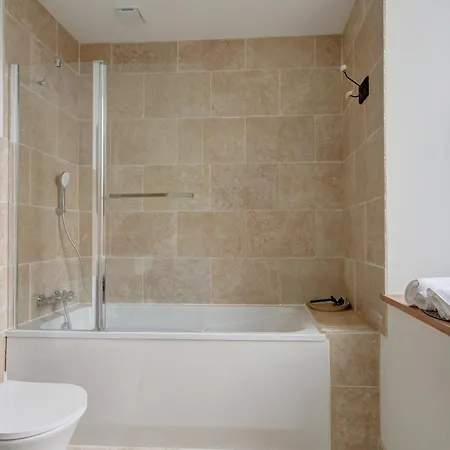 La Clouterie - Face Au Ruisseau Piscine Privee