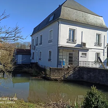 La Clouterie - Face Au Ruisseau Piscine Privee *